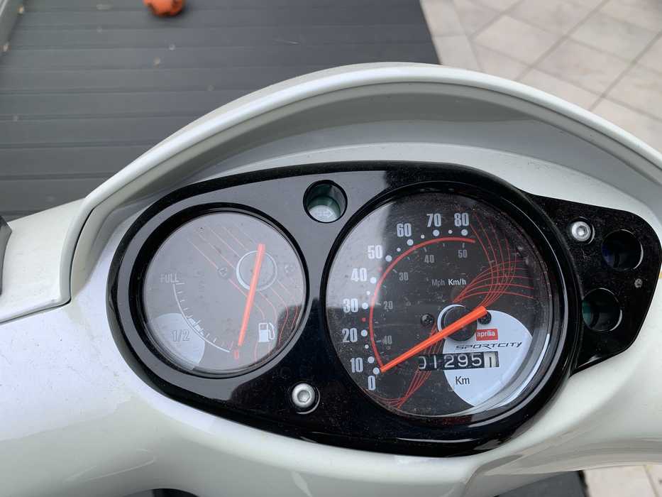 812